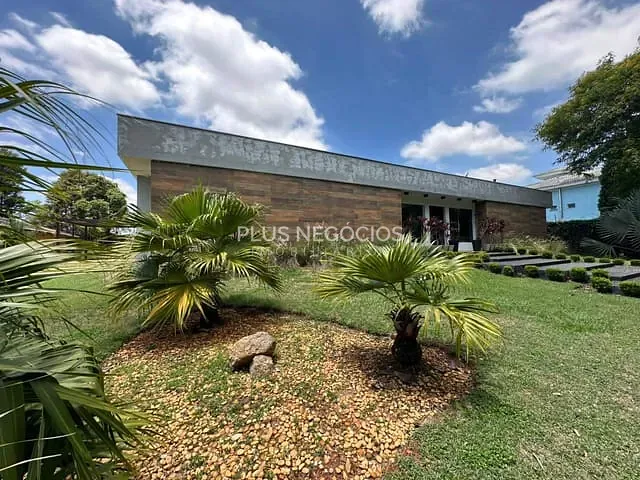 Casa com 1600m² 3 quartos e 5 banheiros, à venda, no bairro Vivendas do Lago em Sorocaba