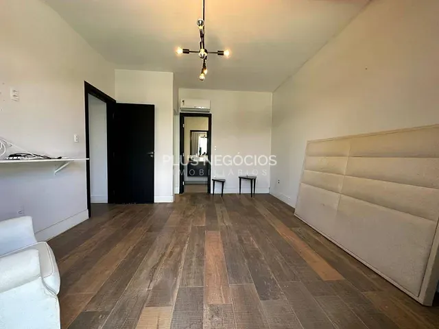 Casa com 1600m² 3 quartos e 5 banheiros, à venda, no bairro Vivendas do Lago em Sorocaba