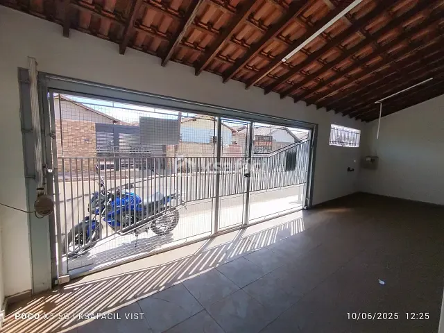 Casa com 200m² 2 quartos e 2 banheiros, à venda ou para alugar, no bairro Conjunto Aero Rancho em Campo Grande