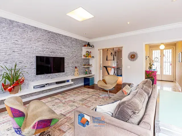 Casa com 200m² 4 quartos e 6 banheiros, à venda, no bairro Jardim Cordeiro em São Paulo