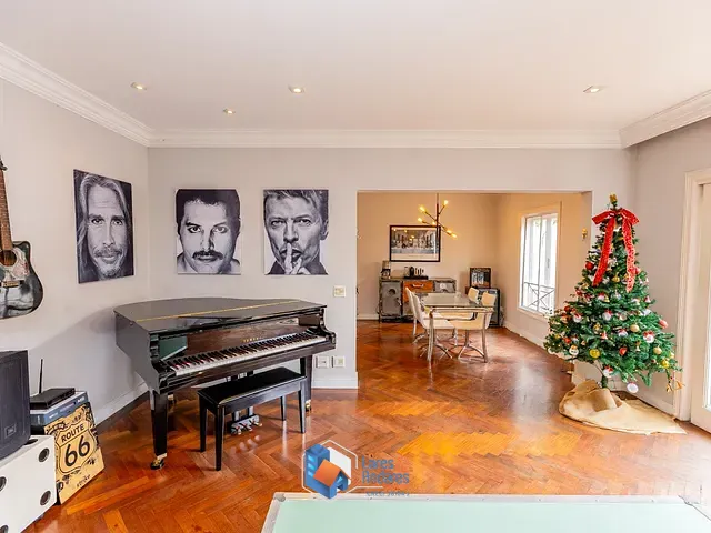 Casa com 200m² 4 quartos e 6 banheiros, à venda, no bairro Jardim Cordeiro em São Paulo