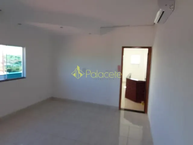 Casa com 210m² 3 quartos e 3 banheiros, à venda, no bairro Jardim Hípica Pinheiro em Taubaté