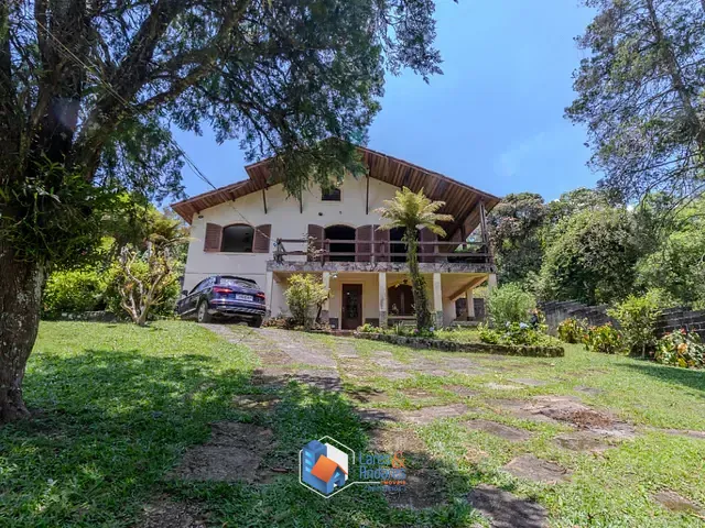 Casa com 1200m² 4 quartos e 3 banheiros, à venda, no bairro Chácara Santo Hubertus em São Paulo