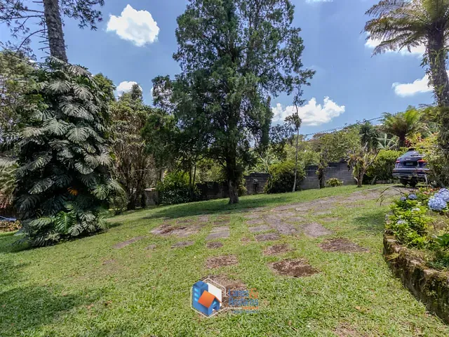 Casa com 1200m² 4 quartos e 3 banheiros, à venda, no bairro Chácara Santo Hubertus em São Paulo