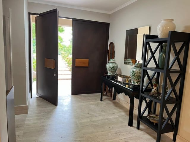 Casa com 572m² 4 quartos e 7 banheiros, à venda, no bairro Alphaville Residencial Um em Barueri