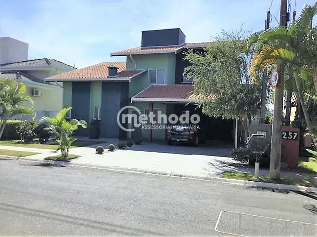 Casa com 450m² 3 quartos e 3 banheiros, à venda, no bairro Condomínio Residencial Terras do Caribe em Valinhos