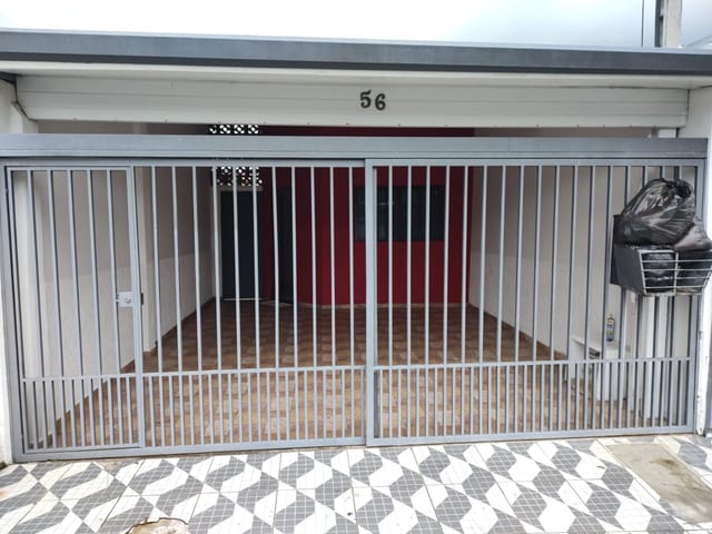 Casa com 125m² 2 quartos e 2 banheiros, para alugar, no bairro Conjunto Residencial Araretama em Pindamonhangaba