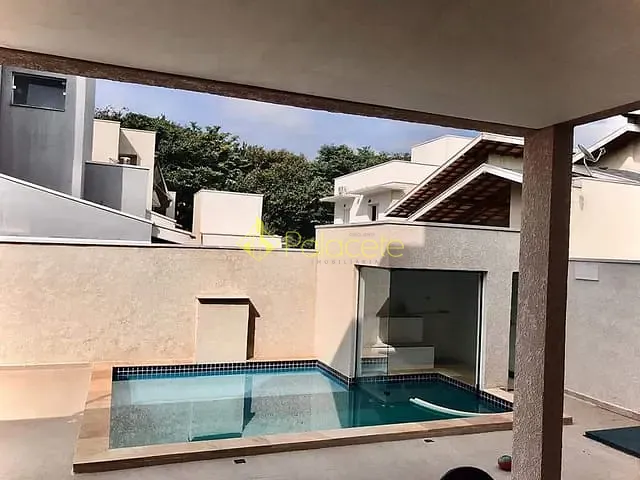 Casa com 267m² 3 quartos e 4 banheiros, à venda, no bairro Centro em Tremembé