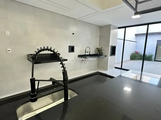 Casa com 200m² 3 quartos e 2 banheiros, à venda, no bairro Wanel Ville em Sorocaba