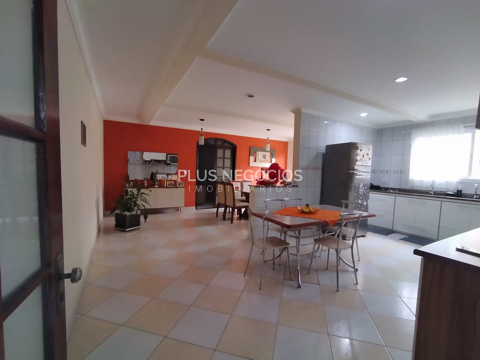 Casa, 3 quartos, 250 m² - Foto 1