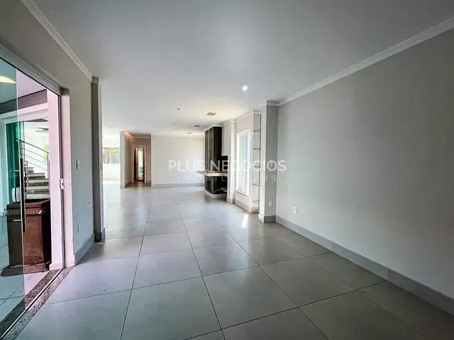 Casa com 614m² 4 quartos e 7 banheiros, à venda ou para alugar, no bairro Itapeva em Votorantim