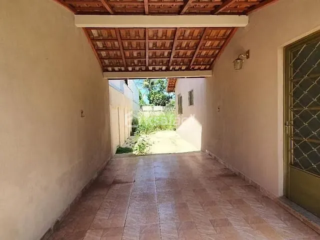 Casa com 360m² 3 quartos e 1 banheiro, à venda, no bairro Recanto dos Pássaros em Campo Grande