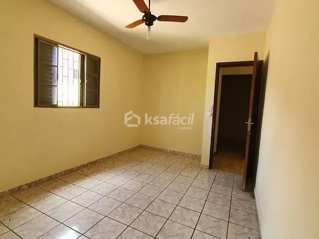 Casa com 360m² 3 quartos e 1 banheiro, à venda, no bairro Recanto dos Pássaros em Campo Grande