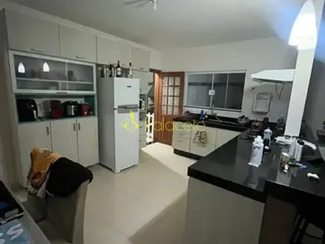 Casa com 167m² 2 quartos e 2 banheiros, à venda, no bairro Jardim Continental em Taubaté