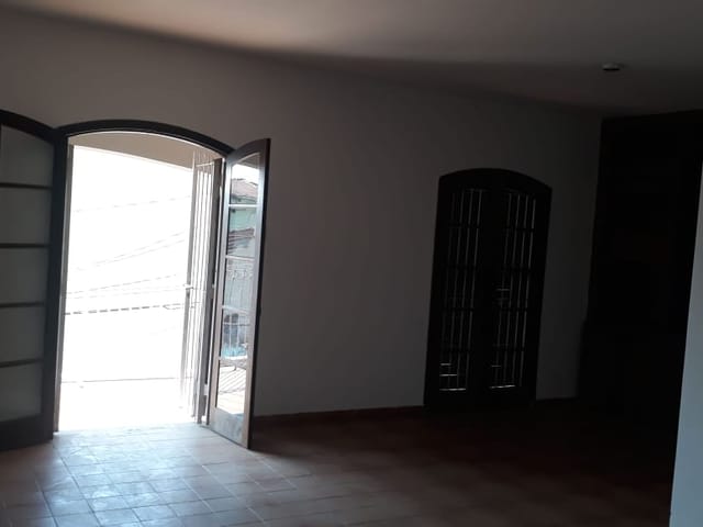 Casa com 305m² 4 quartos e 3 banheiros, à venda, no bairro Vila Resende em Caçapava