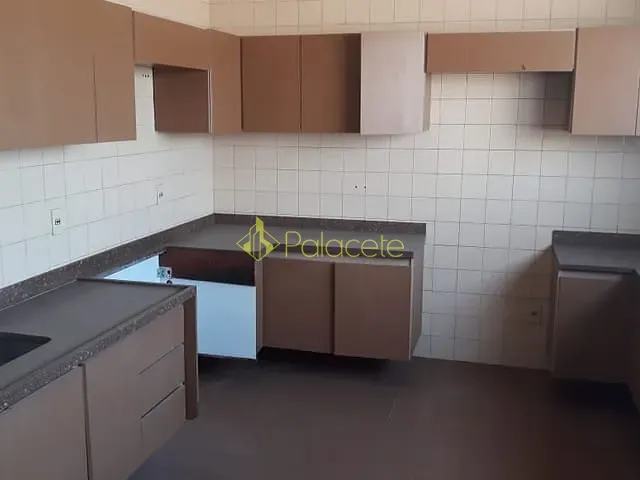 Casa com 305m² 4 quartos e 3 banheiros, à venda, no bairro Vila Resende em Caçapava
