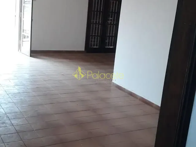 Casa com 305m² 4 quartos e 3 banheiros, à venda, no bairro Vila Resende em Caçapava