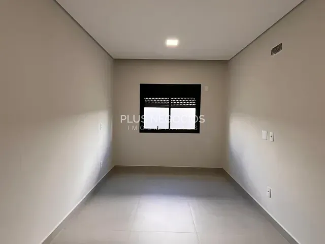 Casa com 300m² 3 quartos e 5 banheiros, à venda, no bairro Além Ponte em Sorocaba