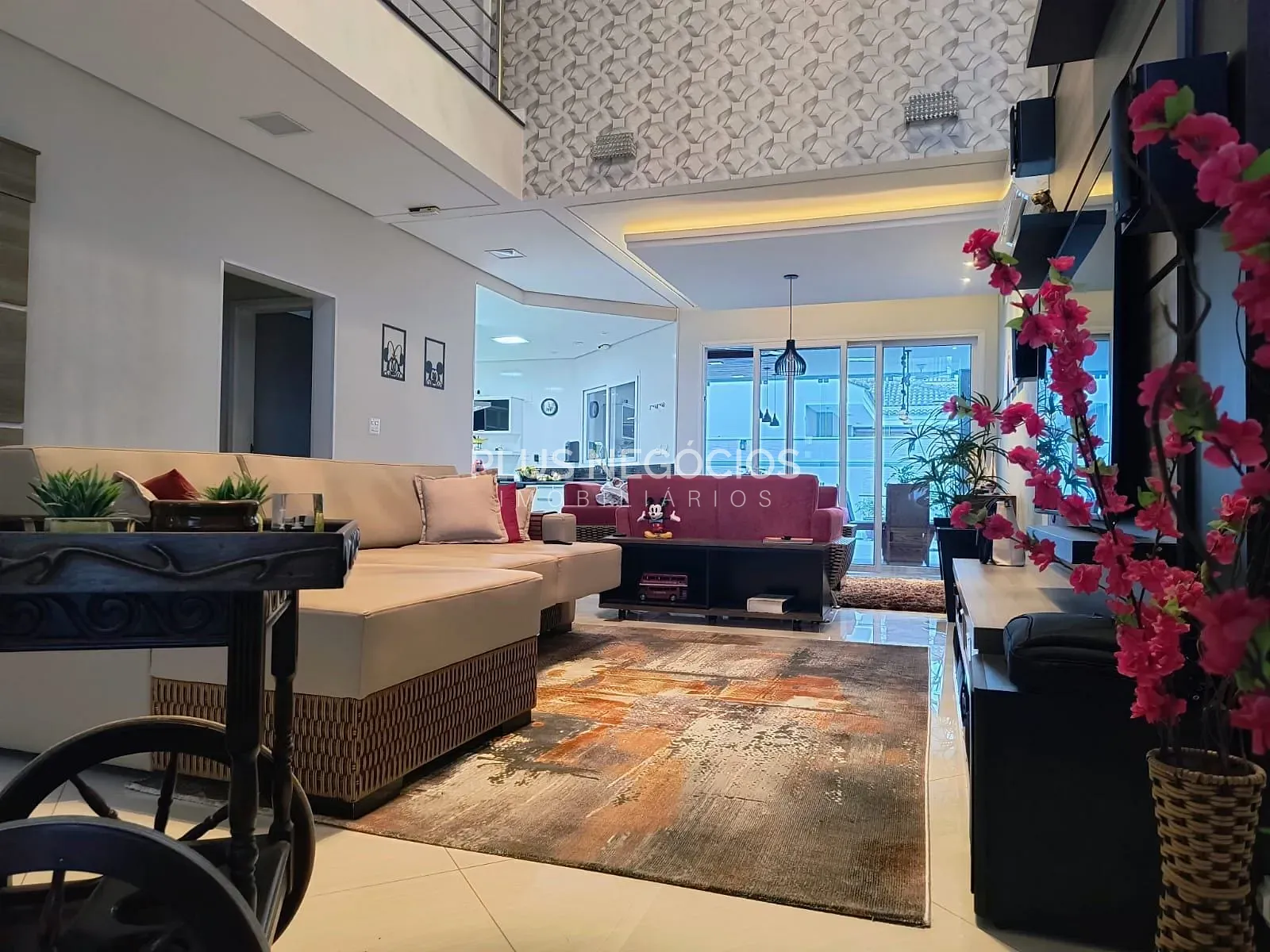 Casa, 3 quartos, 308 m² - Foto 1