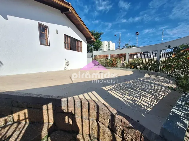 Casa com 592m² 3 quartos e 3 banheiros, à venda, no bairro Indaiá em Caraguatatuba