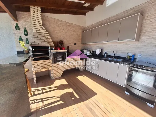 Casa com 592m² 3 quartos e 3 banheiros, à venda, no bairro Indaiá em Caraguatatuba