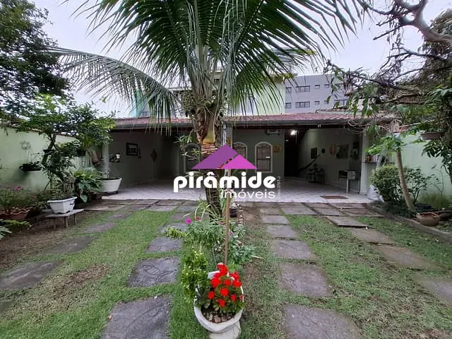 Casa com 300m² 3 quartos e 3 banheiros, à venda, no bairro Jardim Primavera em Caraguatatuba