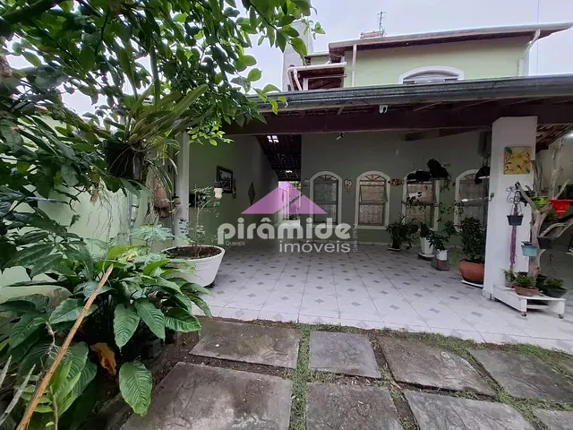 Casa com 300m² 3 quartos e 3 banheiros, à venda, no bairro Jardim Primavera em Caraguatatuba