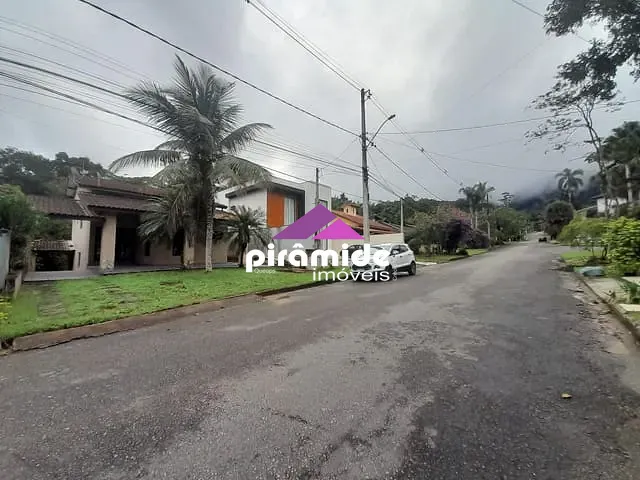 Casa com 360m², à venda, no bairro Park Imperial em Caraguatatuba