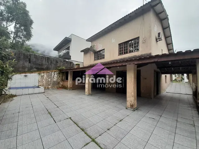 Casa com 360m², à venda, no bairro Park Imperial em Caraguatatuba