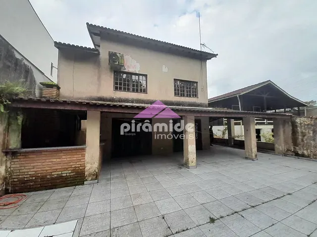 Casa com 360m², à venda, no bairro Park Imperial em Caraguatatuba