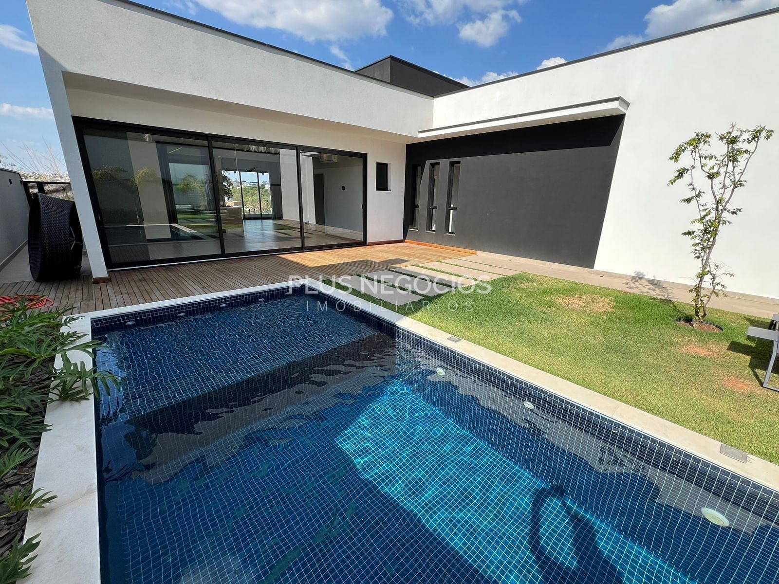 Casa, 3 quartos, 250 m² - Foto 1