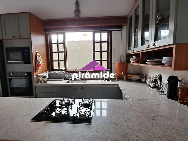 Casa com 300m², à venda, no bairro Jardim do Sol em Caraguatatuba