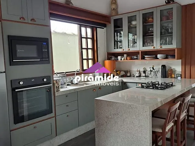 Casa com 300m², à venda, no bairro Jardim do Sol em Caraguatatuba