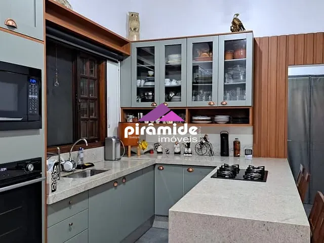 Casa com 300m², à venda, no bairro Jardim do Sol em Caraguatatuba