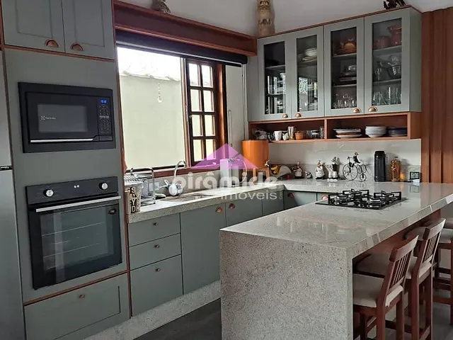 Casa com 300m², à venda, no bairro Jardim do Sol em Caraguatatuba