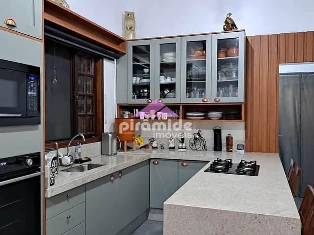 Casa com 300m², à venda, no bairro Jardim do Sol em Caraguatatuba