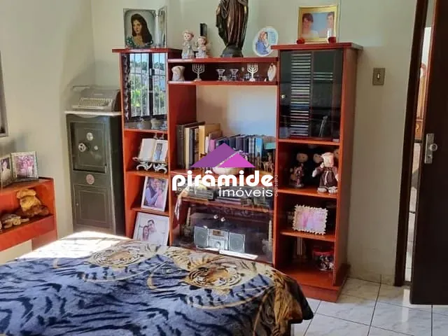 Casa com 924m² 4 quartos e 5 banheiros, à venda, no bairro Monte Castelo em São José dos Campos