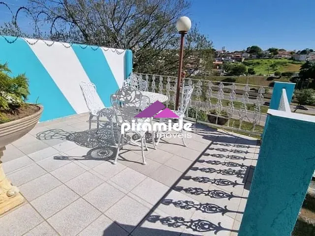 Casa com 924m² 4 quartos e 5 banheiros, à venda, no bairro Monte Castelo em São José dos Campos
