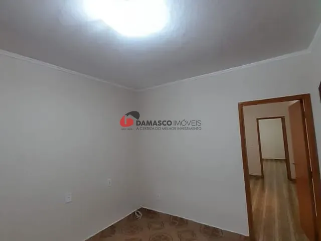 Casa 2 quartos e 1 banheiro, para alugar, no bairro Olímpico em São Caetano do Sul