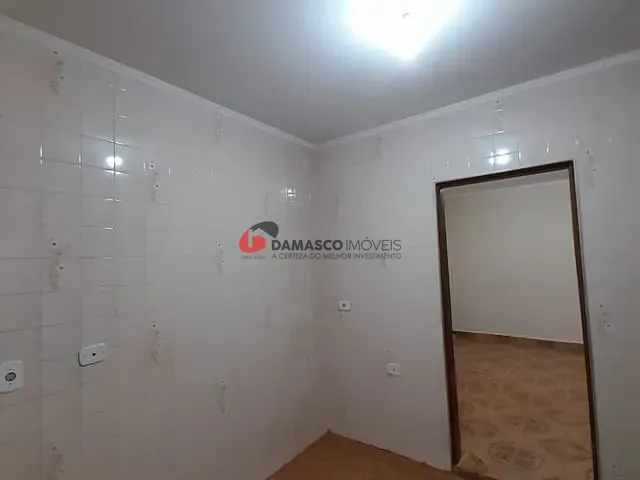 Casa 2 quartos e 1 banheiro, para alugar, no bairro Olímpico em São Caetano do Sul