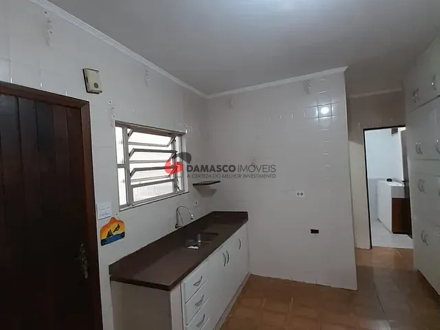 Casa 2 quartos e 1 banheiro, para alugar, no bairro Olímpico em São Caetano do Sul