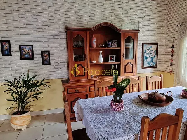 Casa com 600m² 5 quartos e 1 banheiro, à venda, no bairro Bela Vista em Pindamonhangaba