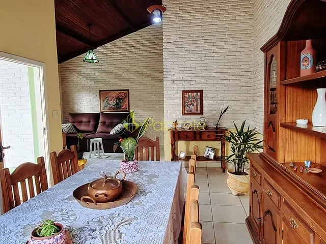 Casa com 600m² 5 quartos e 1 banheiro, à venda, no bairro Bela Vista em Pindamonhangaba