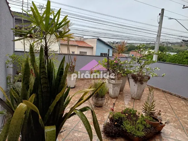Casa com 174m² 2 quartos e 3 banheiros, à venda, no bairro Parque Residencial Santo André em Caçapava
