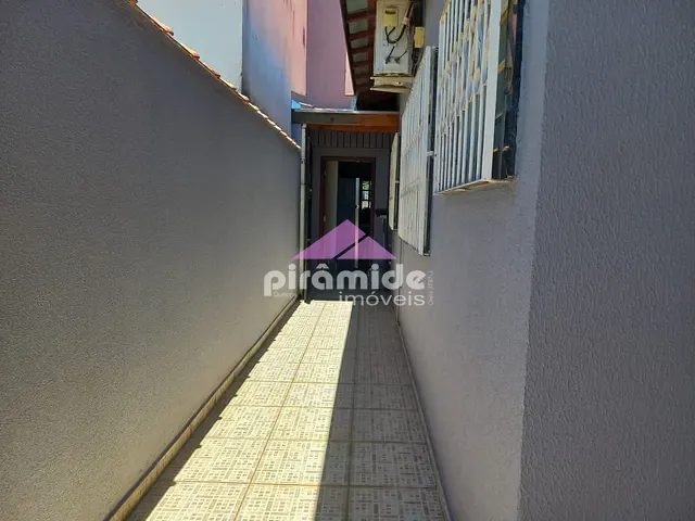 Casa com 174m² 2 quartos e 3 banheiros, à venda, no bairro Parque Residencial Santo André em Caçapava
