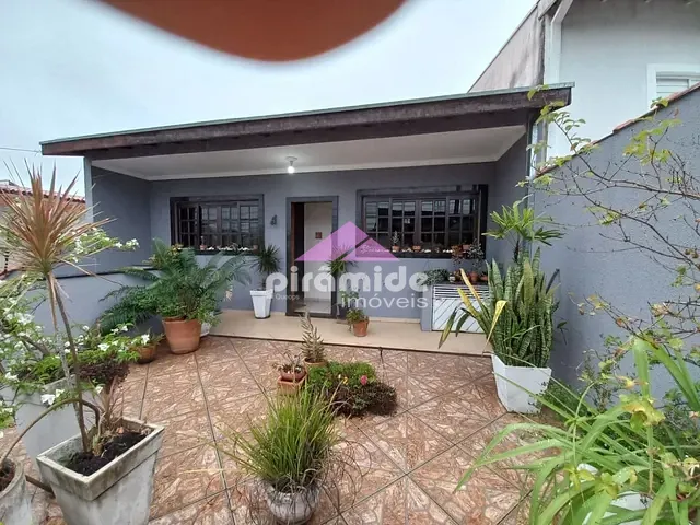 Casa com 174m² 2 quartos e 3 banheiros, à venda, no bairro Parque Residencial Santo André em Caçapava