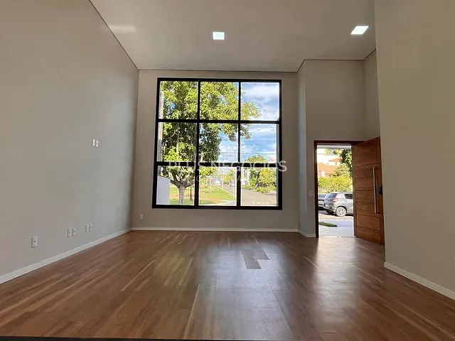 Casa com 300m² 3 quartos e 5 banheiros, à venda, no bairro Granja Olga II em Sorocaba