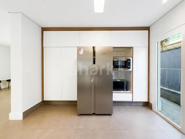 Casa com 640m² 4 quartos e 6 banheiros, à venda ou para alugar, no bairro Alphaville Residencial Zero em Barueri