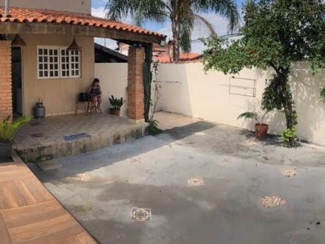 Casa com 300m² 3 quartos e 3 banheiros, à venda, no bairro Residencial Mombaça em Pindamonhangaba