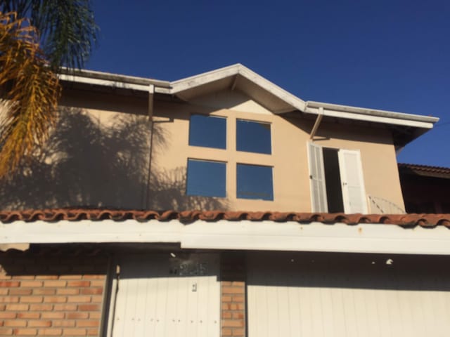 Casa com 300m² 3 quartos e 3 banheiros, à venda, no bairro Residencial Mombaça em Pindamonhangaba
